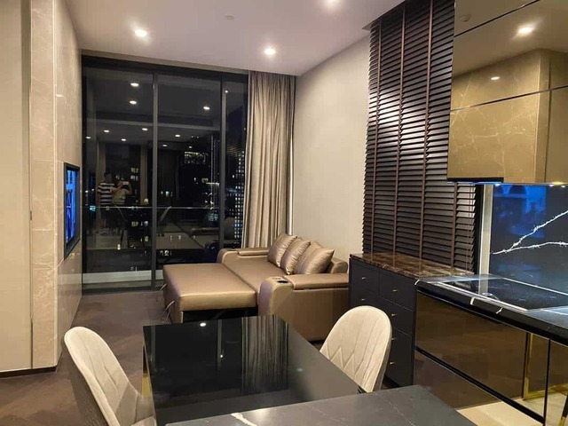 The Esse Sukhumvit 36.BTS: Thong LoSize: 74 sqm., 2 bedrooms, 2 bathroomsFloor: 16 unblocked viewRental price: 90,000baht/monthRef.: 102342Listing Detail: www.rent-bangkok-condo.com/properties/102342/Co-agents are welcome.- - -Contact us for more information or arrange a viewing:Email. rbc.rentbangkokcondo@gmail.comCall. 066-0588-655Line ID: @rentbangkokcondohttps://lin.ee/9cMeMxeWhatsapp: 0660588655Wechat 微信: rentbangkokcondo