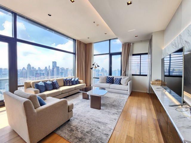 Circle Living PrototypeBTS: NanaMRT: PhetchaburiARL: MakkasanSize: 136.59 sqm., 3 bedrooms, 3 bathrooms Floor: 40+ unblocked view Rental price: 170,000baht/month Ref.: 21151Listing Detail: www.rent-bangkok-condo.com/properties/21151Co-agents are welcome. - - -Contact us for more information or arrange a viewing:Email. rbc.rentbangkokcondo@gmail.comCall. 066-0588-655Line ID: @rentbangkokcondohttps://lin.ee/9cMeMxeWhatsapp: 0660588655Wechat 微信: rentbangkokcondo