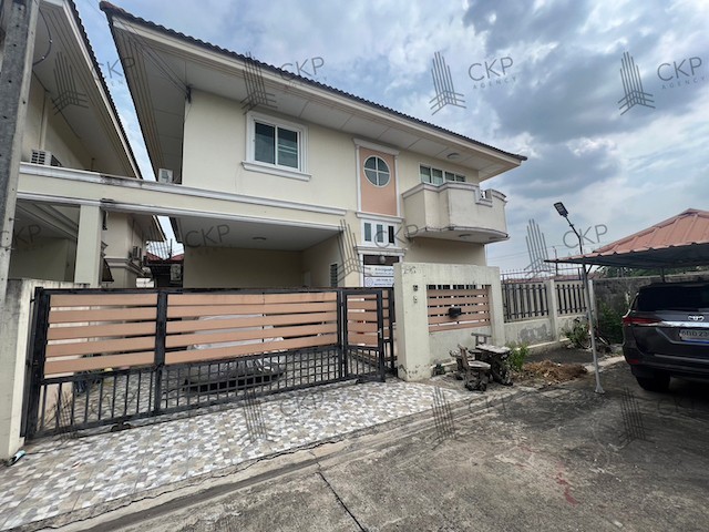 ขาย บ้านเดี่ยว บ้านอรุณวรรณ 4  บ้านเปล่าแถมเครื่องปรับอากาศ 3 เครื่อง บ้านติดป้อมยาม ใกล้บิ๊กซี ฟู้ดเพลส แขวงบางชัน เขตคลองสามวา กรุงเทพฯ สนใจสอบถามได้ค่ะรายละเอียด ( Description )- ขนาด 38.7 ตร.วา- สูง 2 ชั้น- 3 ห้องนอน 3 ห้องน้ำ- เครื่องปรับอากาศ 3 เครื่อง- ที่จอดรถ 2 คันการเดินทาง- ถนนเลียบคลองสอง  61 เมตร- ถนนหทัยราษฎร์  650 เมตร- ถนนหทัยมิตร  1 กิโลเมตร- ถนนปัญญาอินทรา  1.1 กิโลเมตร- ถนนส