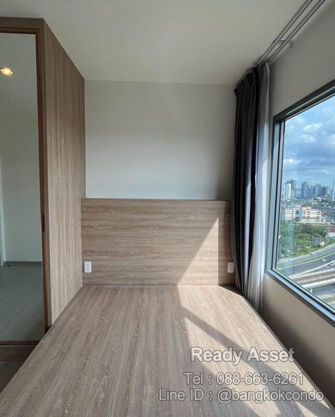 รหัสทรัพย์ : S68-01-003คอนโด แอสปาย สาทร - ราชพฤกษ์ / Aspire Sathorn - Ratchapruekรายละเอียดห้องขนาดห้อง 32.07 ตร.ม ชั้น 181 ห้องนอน 1 ห้องน้ำ มีการแบ่งส่วนชัดเจนมีเฟอร์นิเจอร์ บิ้วอินให้ - แถม digital door lock- แถม เครื่องทำน้ำอุ่น ติดตั้งกระจกกันส่วนเปียกในห้องน้ำแล้วราคา 2,490,000 บาท_ _ _ _ _ _ _ _ _ _ _ _ _ _ _ _ _ _ _ _ _ _สิ่งอำนวยความสะดวก- ฟิตเนส/สระน้ำระบบเกลือ/ห้องซาวน่า- Co-working space บริเวณ lobby- Panorama 360 View at Rooftop garden & playground- ประตูเข้าออกระบบ