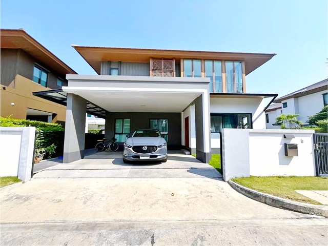 จัดเต็มเฟอร์ รร.นานาชาติแพนเอเชีย 3.0 กม. 2 ชั้นชาร์เตอร์  คฤหาสน์แสนสิริ 5 นอน 6 น้ำ  เครื่องใช้ไฟฟ้า 75 ตร.วา.. MRT ศรีนครินทร์ 38 2.5 กม.