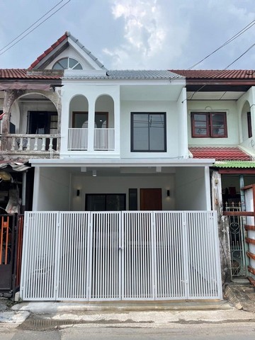  ทาวน์เฮาส์2 ชั้น 22ตร.วา 2ห้องนอน 2ห้องน้ำ  นวมินทร์ 111 (หน้าบ้านทิศใต้)