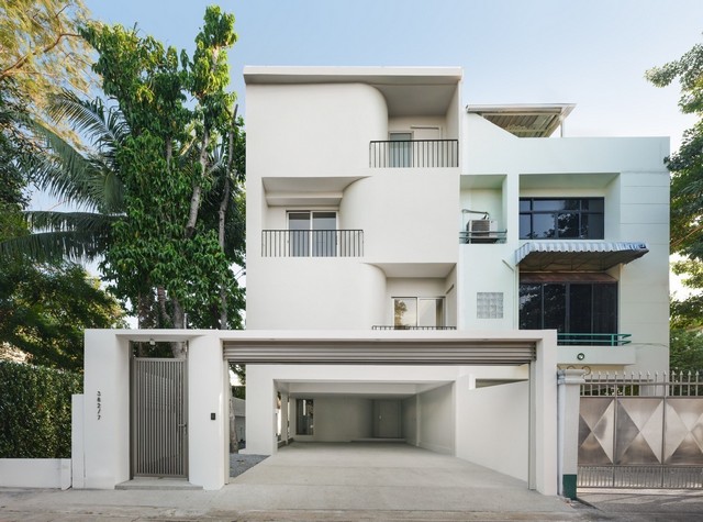 ขาย Home Office รัชดา42 พื้นที่ใช้สอย 550 ตรม 63 ตรว พร้อมเฟอร์นิเจอร์ครบชุด รองรับพนักงานได้ถึง 20 คนโฮมออฟฟิศ พร้อมเฟอร์นิเจอร์ครบชุดที่ตั้ง : รัชดา 42ขนาดที่ดิน : 63 ตร.วาพื้นที่ใช้สอย : 550 ตร.ม.ที่จอดรถ : 4 คันห้องนอน : 2ห้องน้ำ : 6ห้องทำงานใหญ่ : 1ห้องประชุม : 1ห้องผู้จัดการ : 1ห้องโถง : 1ห้องแม่บ้าน : 1ราคาขาย : 29 ลบ. ค่าโอนคนละครึ่ง#รหัสทรัพย์ : SO681-8001สอบถามข้อมูลเพิ่มเติมโทร : 085-999-6229 (คุณฝ้าย)โท