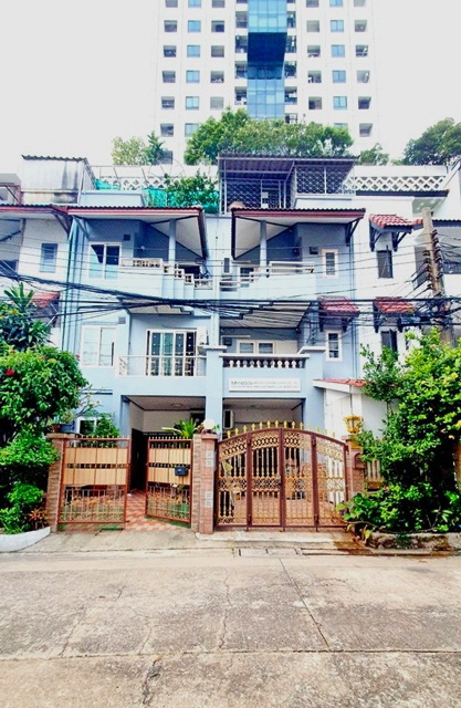 ให้เช่าโฮมออฟฟิต4 ชั้้ัน 5 นอน AIRBNBBTS พหลโยธิน 24 300 ม. เมเจอร์ รัชโยธิน 400 ม. 18 ตร.วา.230 ตร.ม.รร.นานาชาติเซนต์ สตีเฟ่นส์ 2.3 กม.
