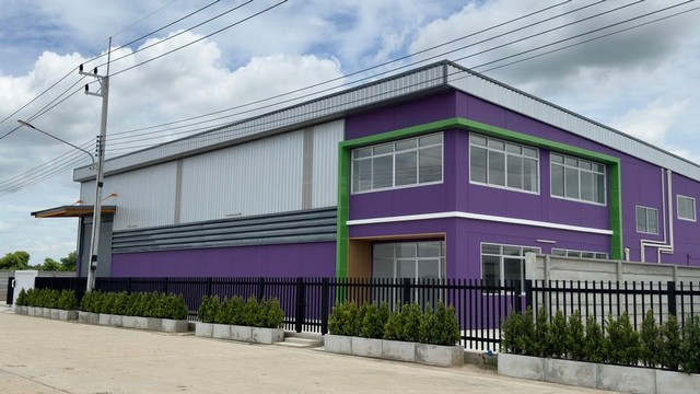 WAN6804ขายโรงงานสร้างใหม่สร้างบนพื้นที่สีม่วงเข้ม ลำลูกกาคลอง9  มีหลายขนาดให้เลือก เหมาะสำหรับหลายๆธุรกิจ  ปทุมธานี   สนใจสอบถามรายละเอียดเพิ่มเติมได้นะคะติดต่อ:คุณวรรณ    : 064-782-8966   ID line  :   wan42879   https://line.me/ti/p/qbnaHZKGUkรหัสทรัพย์ WAN6804ราคาขายเริ่มต้นที่  21,600,000 บาท (สำหรับที่ดินพร้อมสิ่งปลูกสร้าง)-เนื้อที่ดิน 3 งาน 37 ตารางวา - 1ไร่ 1 งาน 5 ตารางวา-สิ่งปลูกสร้าง  พื้นที่ใช้สอยตั้งแต่ 600-1,000 ตาราง�