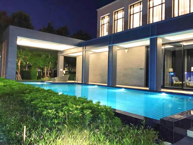 ให้เช่า บ้านเดี่ยว2ชั้น สวยๆโมเดิร์น 52ตรว.- มี3ห้องนอน 2ห้องน้ำ 1ห้องรับแขก 1ห้องครัว -แอร์4เครื่อง+ เฟอร์นิเจอร์ครบ เครื่องใช้ไฟฟ้า-อยู่ถนน คู่ขนานมอเตอร์เวย์ (กรุงเทพ ชลบุรี) ฝั่งขาเข้า ที่จะไป พระราม9 ศรีนครินทร์ โลเคชั่นใกล้...แอร์พอร์ตลิ้ง ทับช้าง,  ใกล้ทางด่วน, ใกล้สนามบินสุวรรณภูมิ,ใกล้สน.ประเวศ ถนนเฉลิมพระเกียรติ ให้เช่า27,000/เดือน(สัญญาขั้นต่ำเช่า1ปี)นัดดูบ้�