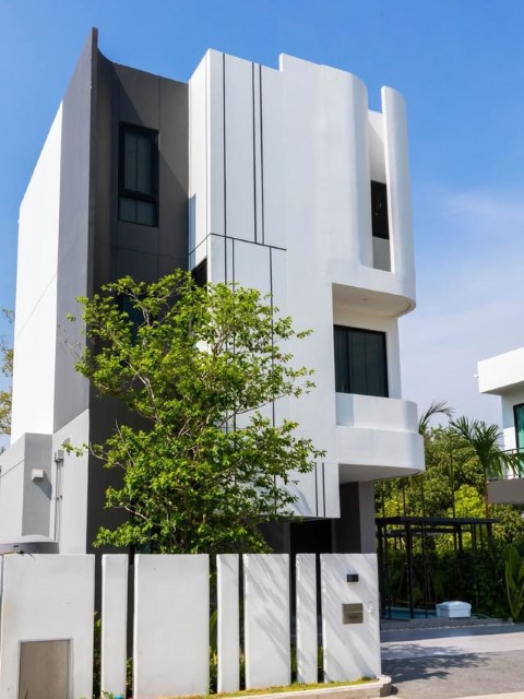 ให้เช่าบ้าน 3 ชั้น Altitude Forest Onnut Pool Villa 240 ตร.ม 3 นอน 4 น้ำ ตกแต่งสวย แอร์เฟอร์ ครบ เช่าถูกมาก 95000 บาท/เดือน ใกล้สนามบินสุวรรณภูมิ ถนนสุขุมวิท77-ลาดกระบังLocation : https://maps.app.goo.gl/iER1G1sBCpVTnLkw9?g_st=com.google.maps.preview.copy- บ้านเช่า Pool Villa พร้อมอยู่ พร้อมเฟอร์นิเจอร์ และ สระว่ายน้ำในตัว บ้านใหม่กิ๊บ- บ้านเดียว 3 ชั้น- พื้นที่ที่ดิน 61.15 ตรว.- พื้นที่ใช้สอย 240 ตรม.- มีสระว่ายน้ำในตัว (Pool Villa)- 3 ห้องนอน- 4 ห้องน้ำ- ที่จอดรถ จอดได้ 3 ค�