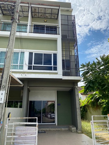 LVNu53029 ให้เช่า ทาวน์เฮ้าส์หลังมุม นลิน อเวนิว รามคำแหง NALIN AVENUE RAMKHUMHAENG บ้านสวย ทำเลดี ใกล้ รถไฟฟ้าสายสีส้มราคาเช่า :  19,000 บาท/เดือนที่ตั้ง : ถนนรามคำแหง 138 เขตสะพานสูง กรุงเทพ 10240ชื่อโครงการ : นลิน อเวนิว รามคำแหง / NALIN AVENUE RAMKHUMHAENGรายละเอียด : - ทาวน์เฮ้าส์หลังมุม - เนื้อที่ 35.1 ตร.ว.- เนื้อที่ใช้สอยในบ้าน 154 ตร.ม.- บ้านสวย บิ้วอินครบ- แอร์ห้องนอน 3 ห้อง- จอดรถในบ้าน 1 คัน หน้าบ้าน 1 คัน- เช่าพร้อม