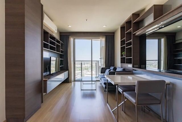 เช่าคอนโด Sky Walk Residences ถ. สุขุมวิท แขวงพระโขนงเหนือ เขตวัฒนา กรุงเทพมหานครรหัส AOM 1633Sky Walk Residences ถ. สุขุมวิท แขวงพระโขนงเหนือ เขตวัฒนา กรุงเทพมหานครพื้นที่ใช้สอย 54 ตารางเมตร 1 ห้องนอน 1 ห้องน้ำ เฟอร์นิเจอรครบ พร้อมอยู่  ชั้น 28สิ่งอํานวยความสะดวกที่- ที่จอดรถ- พื้นที่สำหรับเด็ก- เจ้าหน้าที่อำนวยความสะดวก- สวน, ยิม, ห้องสมุด, ห้องทำงาน, ซาวน่า, ยาม และ สระว่ายน้ำ.ค่าเช่า 40,000 บาท ปร�