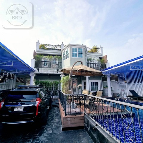 Contact:คุณนก ฝ่ายขายLine Add :@ggp824โทร.083_068_1585 (Thai/Eng)e-mail: baanruaydee@gmail.comที่ปรึกษาการลงทุนอสังหาริมทรัพย์ บริษัท บ้านรวยดีมีสุข จำกัดเนื้อที่ 101 ตารางวาขายราคา​ 36 ล้านค่าโอน50/50ภาษีผู้ขายออกรายละเอียด/รหัส 6873- เนื้อที่ 101 ตารางวา- หน้ากว้าง 20 เมตร- ความลึก 60 เมตร- มี 4 ห้องนอน- มี 6 ห้องน้ำ- ห้องโถงรับแขก- ห้องครัว- ห้องรับประทานอาหาร- ห้องแม่บ้าน- บิลท์อิน- พร้อมเฟอร์- สระว่ายน้ำส่วนตัว- จอดรถในบ้า�