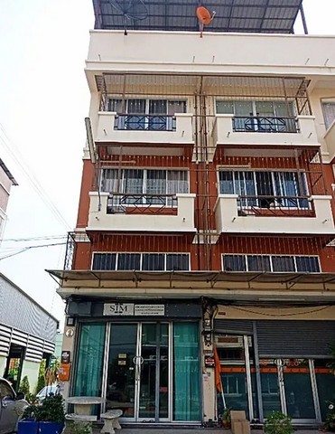 ให้เช่า อาคารพาณิชย์ 3.5 ชั้น 22 ตารางวา 4 ห้องอเนกประสงค์ มีดาดฟ้า โครงการ ทรัพย์รุ่งเรืองบางปู ติดโลตัสบางปู (ไม่ติดกับรถไฟฟ้า)..ประเภททรัพย์ : อาคารพาณิชย์ โครงการ ทรัพย์รุ่งเรืองบางปูสถานที่ตั้ง : โครงการ ทรัพย์รุ่งเรืองบางปู ถ.สุขุมวิท ต.บางปูใหม่ อ.เมืองสมุทรปราการลักษณะตึก : อาคารพาณิชย์ 3.5 ชั้น พร้อมชั้นดาดฟ้า มีถังสำรองน้ำขนาดอาคาร : เนื้อที่ 22 ตารางวา พื้น