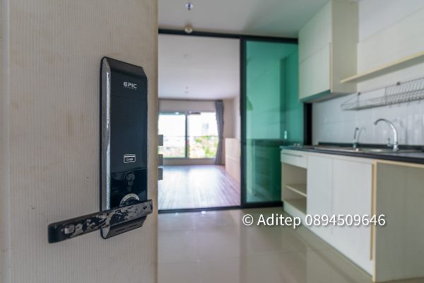 Property ID: M7324ขายคอนโด Aspire Rama 9 ขนาด 67 ตรม. 2 ห้องนอน 2 ห้องน้ำ คอนโดใกล้ MRT เซ็นทรัลพระราม 9VDO: https://youtu.be/8btdiollC5gคอนโด แอสปาย พระราม 9 (Aspire Rama 9) ที่ตั้ง ถนนพระราม 9 แขวงห้วยขวาง เขตห้วยขวาง กทม. (400 ม. จาก MRT พระราม 9)https://maps.app.goo.gl/S9ZoFZ2QKVtXptXR8ชั้น 2 ตึก A (อาคารสูง 23 ชั้น) ห้องมุม ระเบียงหันทิศเหนือ เนื้อที่ 66.77 ตร.ม. 2 ห้องนอน 2 ห้องน้ำ 1 ห้องนั่งเล่น 1 ห้องครัวบิวท์อิน แอร์ 3 เครื่อง Digital Door Lock ค่าส่วนกลาง 35 บาทขาย 5,400,000 บาท (ค่�