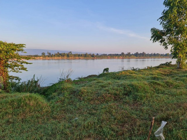 บ้านที่ดินทำเลดีที่ตั้งเยี่ยม  ที่ติดแม่น้ำโขง ต.กุดบง อ.โพนพิสัย จ.หนองคาย  หลังติดแม่น้ำโขง ไร่ละ 2ล้านบาท โทร 096-882-1857