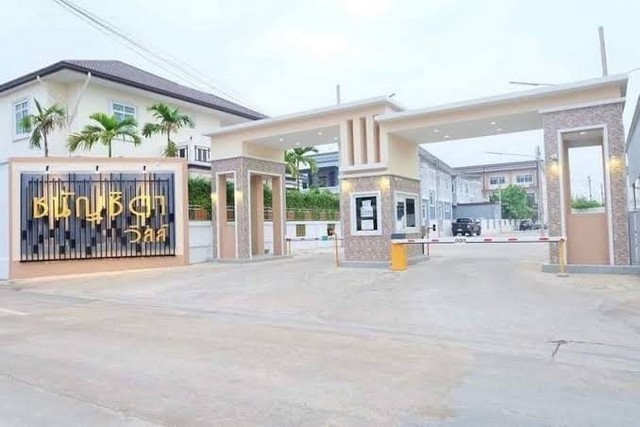 ขายบ้านเดี่ยวใกล้ตลาดกระทุ่มแบนสมุทรสาคร โครงการชนัญชิดาวิลล์ต.ตลาดกระทุ่มแบนอ.กระทุ่มแบน จ.สมุทรสาครเนื้อที่ 86 ตารางวา4 ห้องนอน 4 ห้องน้ำ1 ห้องพระ 1 ห้องเก็บห้อง1 ห้องเสื้อผ้า 1 ห้องครัวสถานที่ใกล้เคียงโรงเรียนเทศบาลวัดดอนไก่ดีโรงเรียนกระทุ่มแบน (วิเศษสมุทคุณ)วัดดอนไก่ดี/วัดอ่างทองโรงพยาบาลกระทุ่มแบนสำนักงานเทศบาลเมืองกระทุ่มแบนราคา 6.9 ล้านสนใจติดต่อ�
