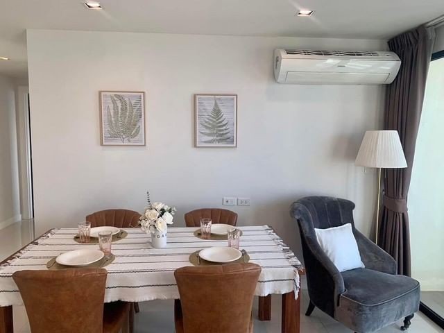 ขาย คอนโดLarge condo ติดทะเลพัทยา  บางเสร่ สัตหีบ  ชลบุรีรหัส AOM 1641คอนโดห้องใหญ่ติดทะเลพัทยา นาจอมเทียน คอนโดเห็นวิวทะเลพาโนรามาวิว ทั้งวิวเมืองพัทยาและวิวชายหาดบางเสร่ ห้องใหญ่ 2 ห้องนอน 2 ห้องน้ำ 82.11 ตรม.ดิ แอมเบอร์ คอนโด ซอยนาจอมเทียน 56ติดชายหาดบางเสร่ เดินจากคอนโดเพียง 60 เมตร ก็ถึงชายหาดแล้ว ชายหาดเดียวกันกับโรงแรม U Pattaya, Sea Sand Sun และโรงแรมดังอีกหลายแห่งเหมาะสำหรับท่�