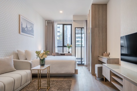 Sub1237ขายใบจองโครงการ Park Origin Phayathai (Hampton Residence Phayathai)ด่วน หาเงินทำบ้านใหม่ เจ้าของขายเอง ขายต่ำกว่าทุนแน่นอนค่ะ! การันตีไม่มีใครขายถูกกว่านี้แล้ว สามารถเช็คเทียบได้เลยค่า คอนโดลักชัวรี่บนทำเลที่ดีที่สุด บนถนนพญาไทที่ได้รับการประเมินราคาที่ดินเพิ่มขึ้นเฉลี่ย 90%* ทุกๆ 4 ปี คอนโดตั้งอยู่ติดถนนใหญ่ พร้อมเชื่อมต่อโครงการ One Origin Phayathai Mega Project ครบวงจรแห่งเดียวบนพญาไท มูลค่า 3,600 ล้า