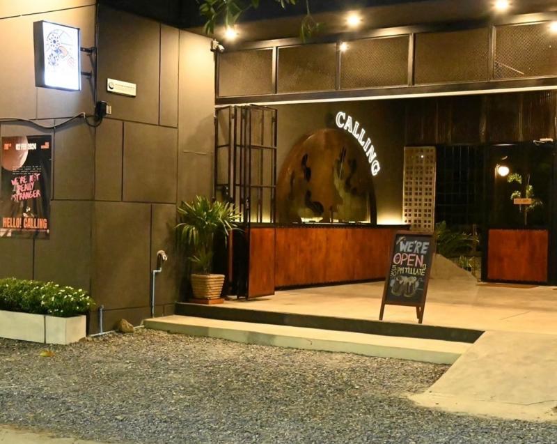 สอบถามรายเอียดอื่นๆ - นัดดูร้านได้ที่คุณไก่ 080-951-9995LINE ID = thelittlesparrowเซ้ง Bar & Restaurant&nbsp; #ใกล้มหาลัยธรรมศาสตร์รังสิต #ใกล้มอกรุงเทพ- ร้านมี 2 โซน Indoor และ outdoor- มีเพจ FB, IG และ Line OA สำหรับบริการลูกค้า&nbsp;เซ้งเพียง 3.6 ล้าน #ตกแต่งและปรับเปลี่ยนร้านได้&nbsp;- ร้านยังดำเนินกิจการอยู่ เข้ามาบริหารต่อได้เลย- ร้านขายอาหารและคราฟต์B&nbsp;สอบถามรายเอียดอื่นๆ - นัดดูร้านได้ที่คุณไก่ 080-951-9995LINE ID = thelittlesparrowMaps : https://m