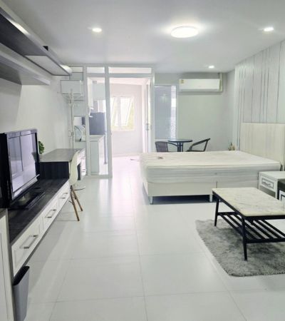 ติดต่อ 088 598 6998 Line ID: positive.agเพียง 1.99 ล้านบาท* Hillside 4 Condo (ห้วยแก้ว) *ใกล้ห้างเมญ่า เพียง 500 เมตรเดินข้ามถนนถึง One Nimman.พิเศษ ฟรีค่าส่วนกลางถึง สิงหาคม 68 ชั้น 3 | พื้นที่ 35 ตร.ม.ค่าส่วนกลาง 25 บาท/ตร.ม.เฟอร์นิเจอร์ & เครื่องใช้ไฟฟ้าครบ พร้อมเข้าอยู่เตียงควีนไซส์ทีวีตู้เย็นไมโครเวฟเครื่องทำน้ำอุ่นกาน้ำร้อน.สิ่งอำนวยควาามสะดวก- สระว่ายน้ำ- ฟิตเนส - ระบบรักษาความปลอดภัย 24ชม.- ที่จอดรถในร่