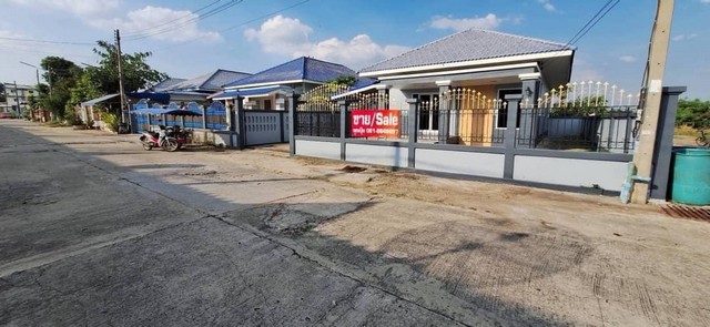 ขายบ้านเดี่ยวหมู่บ้านนวลผ่องอยุธยารีโนเวทใหม่ทั้งหลังพร้อมเข้าอยู่ต.ศาลาลอย อ.ท่าเรือ จ.อยุธยา2 ห้องนอน 1 ห้องน้ำ1 ห้องรับแขก 1 ห้องครัวใหญ่1 ครัวเปิด 2 ที่จอดรถเนื้อที่ 80 ตารางวา แปลงมุมตกแต่งใหม่ทั้งหลังเข้าอยู่ได้เลยถนนหน้าโครงการกว้าง 8 เมตรทำเลดี- ติดอบต.ศาลาลอย- ใกล้วัดศาลาลอย- ใกล้โรงเรียนวัดศาลาลอย- ใกล้วัดศาลาลอย- ใกล้โรงพยาบาลส่งเสริมสุขภาพตำบลศา�