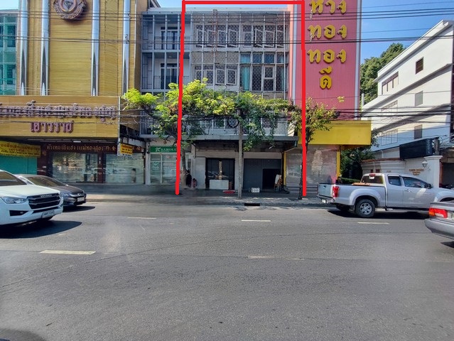 ขายตึกอาคารพาณิชย์พหลโยธิน ใกล้รถไฟฟ้าสะพานใหม่ ตึกตลาดยิ่งเจริญ 4 ชั้น 2 คูหา  รายละเอียด :กดดูภาพเพิ่มเติม : https://bit.ly/3Vf1XMghttps://www.winnerestateplus.com/ติดต่อ พี่เปี๊ยก Tel: 099-494-6599 ขายตึกอาคารพาณิชย์พลโยธิน ใกล้รถไฟฟ้า 300 เมตร ตลาดยิ่งเจริญ โครงการสร้างตึกแข็งแรงอยู่ในทำเลตลาด ร้านทอง ธนาคาร เหมาะสำหรับกิจการค้าขาย ร้านทอง สปา คลินิกเสริมความงาม คลินิกทันตกรรม ตัวตึกโครงสร้างแข็งแ