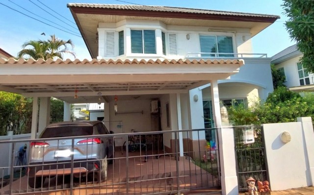ให้เช่าบ้านเดี่ยว2ชั้น 58ตรว. ใกล้เซ็นทรัลแจ้งวัฒนะ 3ห้องนอน 3ห้องน้ำ 1ห้องรับแขก 1ห้องครัว แอร์3เครื่อง เฟอร์นิเจอร์ครบทุกห้อง (ติดเหล็กดัด+ผ้าม่าน และถังน้ำ+ปั้มน้ำ) อยู่ถนนเลี่ยงเมืองปากเกร็ด –แจ้งวัฒนะ ออกถนนสามัคคีได้โครงการน่าอยู่เงียบสงบ  มีระบบรักษาความปลอดภัย 24 ชั่วโมง สโมสรมีสระว่ายน้ำ สวนออกกำลังกาย  ทำเลดีโลเคชั่นใกล้...-ใกล้เซ็นทรัลแจ้งวัฒนะ -อิ�