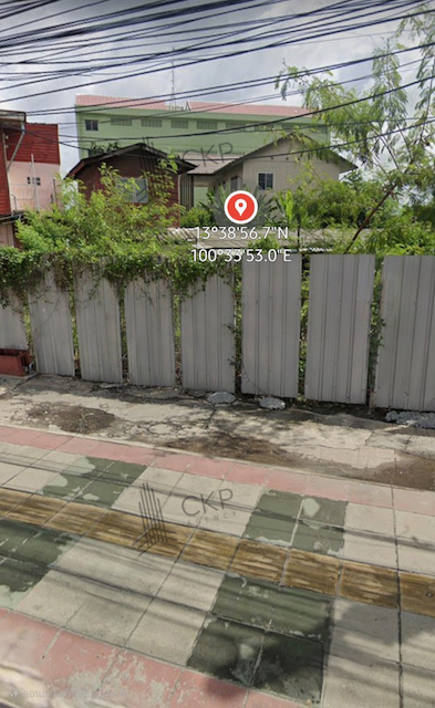 ขาย ที่ดินติดถนนปู่เจ้าสมิงพราย ขนาด 60.4 ตร.วา เหมาะสำหรับทำอาคารพาณิชย์เพื่อการค้าหรือพักอาศัย ต.สำโรงใต้ อ.พระประแดง สมุทรปราการ สนใจสอบถามได้ค่ะรายละเอียด ( Description )- ขนาด 60.4 ตร.วา- หน้ากว้าง 17.5 เมตร ลึก 32.5 เมตร- เหมาะสำหรับทำอาคารพาณิชย์เพื่อการค้าหรือพักอาศัยการเดินทาง- ติดถนนปู่เจ้าสมิงพราย- ถนนทางรถไฟสายเก่าปากน้ำ  3.1 กิโลเมตร- ถนนสุขุมวิท  3.3 กิโลเมตร- BTS สำโรง  3.7 