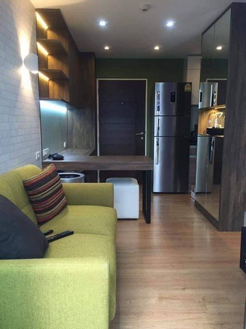 ขาย August Condo Charoenkrung 80 (ออกัสท์ คอนโด เจริญกรุง 80) ชั้น6 ขนาด 30 ตารางเมตร เฟอร์นิเจอร์ บิ้วอินครบ พร้อมเข้าอยู่-ขนาด 30 ตารางเมตร ชั้น 6- 1 ห้องนอน- 1 ห้องน้ำ- 1 ห้องนั่งเล่นมีเฟอร์นิเจอร์ครบ พร้อมเข้าอยู่สิ่งอำนวยความสะดวกที่โรงรถ สวนหย่อม / พื้นที่จัดบาร์บีคิว ฟิตเนส wi-fi ลิฟท์ การรักษาความปลอดภัย 24 ชั่วโมง สระว่ายน้ำสถานที่สำคัญใกล้เคียงAsiatique the Riverfront /  ทรีออนทรี พระราม 3 / เทอร์มิน�