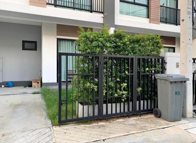 LV53033 ให้เช่า ทาวน์โฮม ยูนิโอ ทาวน์ ลำลูกกา คลอง 4  / Unio Town Lamlukka-Klong 4 ใกล้ตลาด ACราคาเช่า : 12,000 บ./เดือน รวมค่าส่วนกลางแล้ว (มัดจำ 2 เดือน ล่วงหน้า 1 เดือน)ที่ตั้ง : ถนนลำลูกกา คลอง 4 (ถนนไสวประชาราษฎร์ หรือถนนพระองค์เจ้าสาย คลอง 4) ต.ลาดสวาย อ.ลำลูกกา จ.ปทุมธานีชื่อโครงการ : ยูนิโอ ทาวน์ ลำลูกกา คลอง 4  / Unio Town Lamlukka-Klong 4รายละเอียด : - ทาวน์โฮม 2 ชั้น-  พื้นที่ใช้สอย 115 ตร.ม. - ขนาด 18ตร.ว.- 3 ห้องนอน - 2 ห้องน�