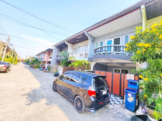 จัดเต็มเฟอร์ แอร์ทั้งหลัง แจส วังหิน1.7กม  MRTลาดพร้าว 1.6 กม.ถูกที่สุด ทาวน์เฮาส์หรู 2 ชั้น 3นอน ครัวบิวท์อิน ตู้เย็นใหญ่ 39ตร.วา.319ตร.ม.