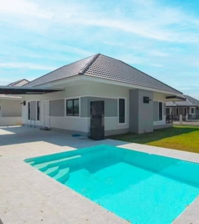 ให้เช่า 35,000 บาท/เดือนPool Villa หางดง เชียงใหม่บ้านแปลงมุม สงบ ร่มรื่น พร้อมเข้าอยู่.3 ห้องนอน | 2 ห้องน้ำที่ดิน 106.7 ตร.ว. | พื้นที่ใช้สอย 200 ตร.ม.จอดรถได้ 2 คันพื้นที่สีเขียวรอบบ้านและริมสระน้ำโครงการคุณภาพ เพื่อนบ้านดี สังคมไม่แออัดทำเลศักยภาพ เดินทางสะดวกเข้า-ออกถนนใหญ่ได้ 3 เส้นทาง5 นาที  ตลาดหางดง, กาดฝรั่ง5 นาที  โรงเรียนนานาชาติเกรซ10 นาที  โรงเรียนนานาชาติลานนา & เมอร�