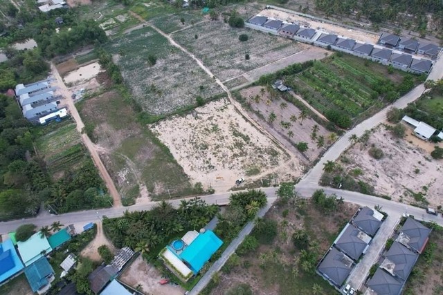 ขายที่ดินห้วยใหญ่ ทำเลดี ขนาด 2 ไร่ 3 งาน 14ตรว. ถมแล้ว สามารถทำจัดสรรหมู่บ้าน จัดสรรที่ดินขาย ทำโกดังกระจายสินค้าโทร. 095-196-4242 (คุณจุ๊)Line ID : jll689FB page : https://www.facebook.com/ChulaluckHomeliving/ราคา 19,000,000 บาท(ค่าใช้จ่าย ณ วันโอน 50/50)ที่ตั้ง : ห้วยใหญ่ พัทยา - หน้ากว้าง 88 เมตร ลึก 66 เมตร- แปลงที่ดินติดถนนคอนกรีตทั้งสองด้าน ที่ดินถมแล้ว- มีน้ำประปา ระบบไฟฟ้าหน้าที่ดิน รวมถึง ระบบท่อระบายน้ำสาธารณะนัดชมที่ด�