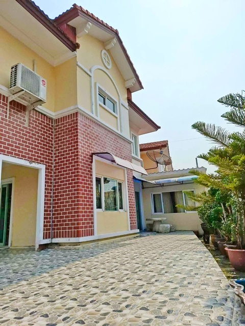 รร.เลิศหล้านานาชาติ 600 ม. เพชรเกษม77 สาย3 คฤหาสน์ ให้เช่าบ้าน 2ชั้น  หลังมุม 45ตร.วา. 180ตร.ม.  จัดเต็มเฟอร์ 3 นอน 3 น้ำ เดอะมอลล์ บางแค  