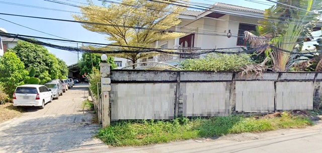 BTS แยก คปอ. 2.5 กม. ธูปะเตมีย์  ร้านอาหาร คาเฟ่  ให้เช่าคฤหาสน์ 320 ตร.วา. 1,100 ตร.ม.  5นอน 4น้ำ ม.รังสิต 3.8 กม. วิภาวดี37-45 