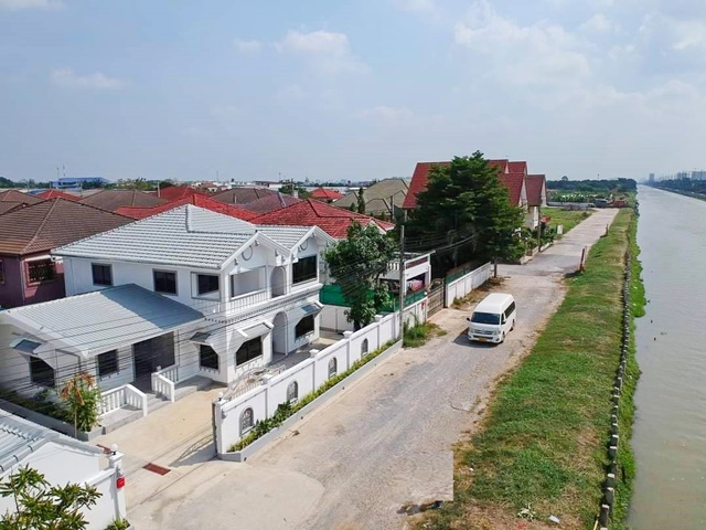 ตลาดโอโซนวัน ดอนเมือง ให้เช่าบ้านเดี่ยว 2 ชั้น 110 ตร.วา. 350 ตร.ม. ถ.เลียบคลองประปา วัดสีกัน  ฮาร์โรว์ 4.4 กม. สรงประภา 3-6นอน 3-4น้ำ