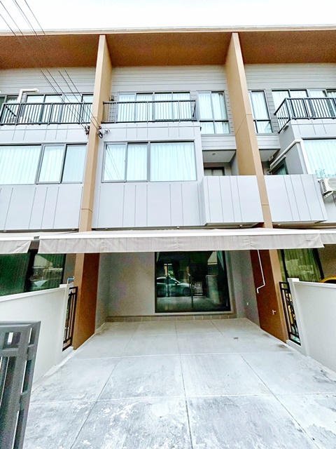 บ้านกลางเมือง รามอินทร19 พหล48  MRTลาดปลาเค้า 2.2 กม. ทาวน์โฮม 3ชั้น ถ.เทพรักษ์  ทำเลใหม่ 220ตร.ม. 18ตร.วา. 3 แอร์  3นอน 3น้ำ 