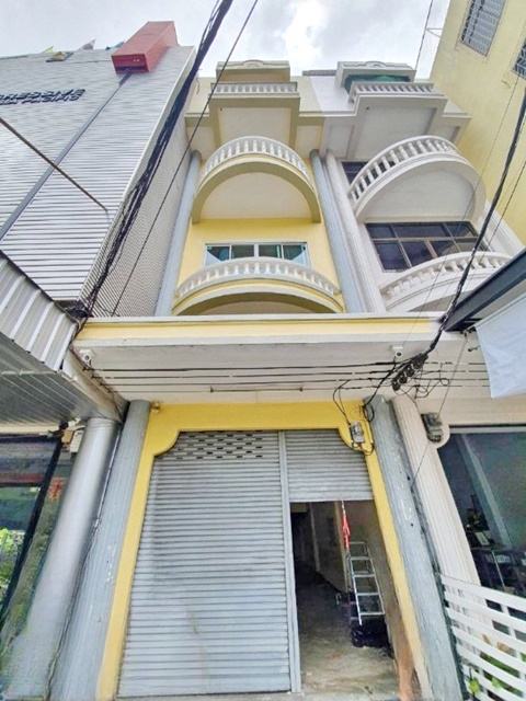 รร.นานาชาติกลอรี่สิงคโปร์ 700 ม.อาคาร พระโขนง  6นอน สุขุมวิท101 BTS ปุณณวิถี1 กม. ให้เช่าอาคาร 4.5ชั้น 32ตร.วา. 550ตร.ม.  .ปุณณวิถี 25-35 