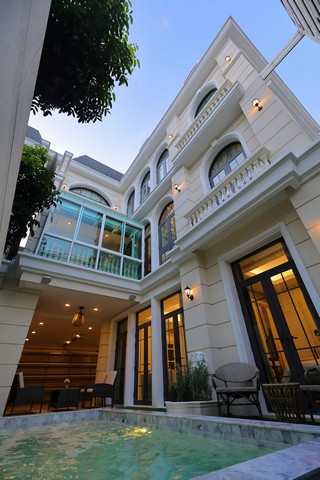ขาย Pool Villa หรู 3 ชั้น The Boulevard Ekamai 22 สุขุมวิท 63 ขนาด 500 ตรม. แต่งหรู พร้อมลิฟท์ และสระว่ายน้ำส่วนตัว **ขายพร้อมผู้เช่า