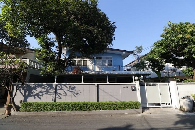 ให้เช่าบ้านเดี่ยวตรงข้ามโรงเรียนเบญจมินทร์โรงเรียนปัฐวิกรณ์  ใกล้โรงเรียนบดินเดชา สิงห์ สิงหเสนีย์ 2  ซอยนวมินทร์ 129 