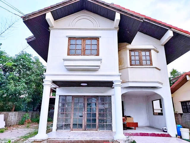 เมืองเอก 900ม.ให้เช่าบ้าน 2ชั้น 125ตร.วา.เลี้ยงสัตว์ได้ ม.รังสิต 500ม. 265ตร.ม.สนามกอล์ฟ  3นอน 2น้ำ  MRTรังสิต3.5กม. รพ.ปทุมเวช 4.1 กม.