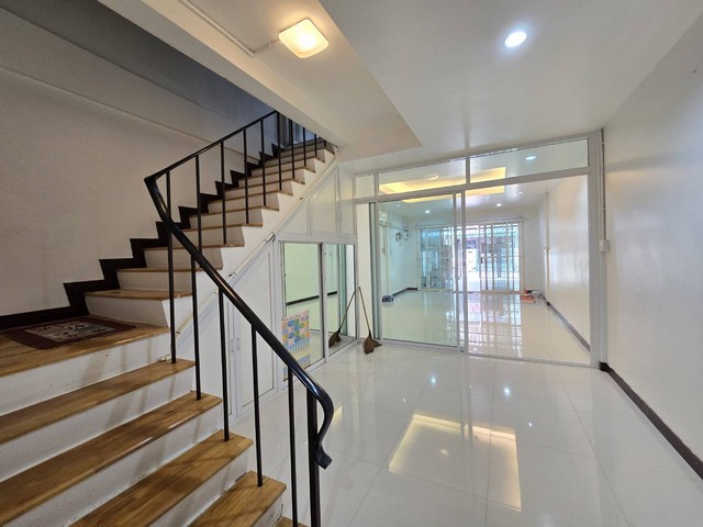 Townhome ขายทาวน์เฮ้าส์ ถนนประชาราษฎร์ สาย 1 ซอย 10 (ซ.อาทรอุปถัมภ์) แขวงบางซื่อ เขตบางซื่อ กรุงเทพ ขนาดพื้นที่ 18 SQ.WA 3 BEDROOM 3600000 B.   ทำเล-คุณภาพ กรุงเทพ