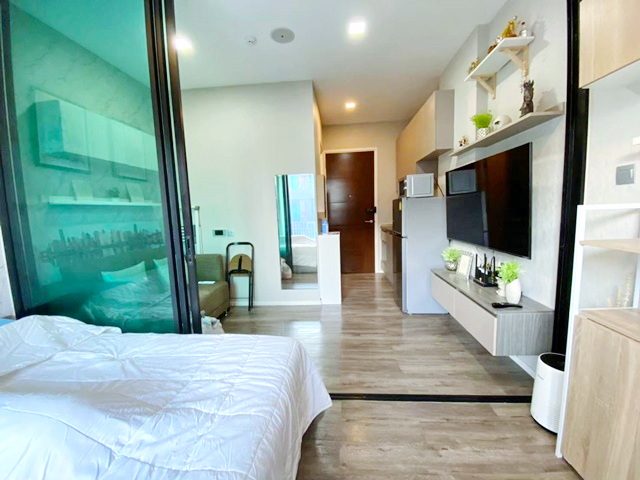 วิวสระว่ายน้ำ ไม่มีร้าว หนีจากคอนโดสูง พร้อมเฟอร์ครบครัน ให้เช่า Brown Condo รัชดา 32  ห้องสวย พร้อมอยู่  24ตร.ม. ชั้น6