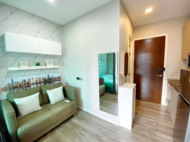 พร้อมเฟอร์ครบครัน รัชดา32  วิวสระว่ายน้ำ ให้เช่า Brown Condo ไม่มีร้าว หนีจากคอนโดสูง ห้องสวย  25ตร.ม. ชั้น6