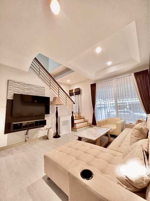 คฤหาสน์แนวตั้ง ให้เช่า 3 ชั้น กรุงเทพกรีฑา APLบ้านทับช้าง 600 ม.  พระราม9 ทำเลคนรวย  252ตร.ม. บ้านกลางเมือง ม.แสตมฟอร์ด 3.3 กม. 3-4นอน 