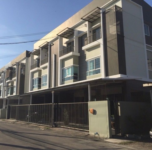 ให้เช่าทาวโฮม3 ชั้น ใกล้ จุดขึ้น-ลง มอเตอร์เวย์ ใกล้รร.เตรียมอุดมน้อมเกล้า และรถไฟฟ้าสายสีส้ม ย่านรามคำแหง โครงการ นลิน อเวนิว รามคำแหง