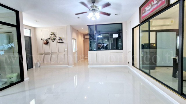 บ้านเดี่ยว  62.1 ตร.วา ลัดดารมย์ ติวานนท์ ถนนเมน ต้นโครงการ