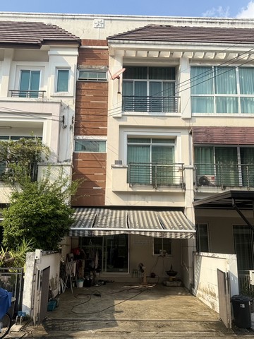 ขายทาวน์เฮ้าส์ 3 ชั้น หมู่บ้านกลางเมืองUrbanion พระราม 9-วงแหวน