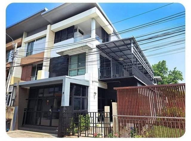 ให้เช่าทาวน์โฮม 3 ชั้น ซอยแจ้งวัฒนะ - ปากเกร็ด 19 ตกแต่งและต่อเติมระเบียง อยู่ตรงข้ามเซนทรัล แจ้งวัฒนะ