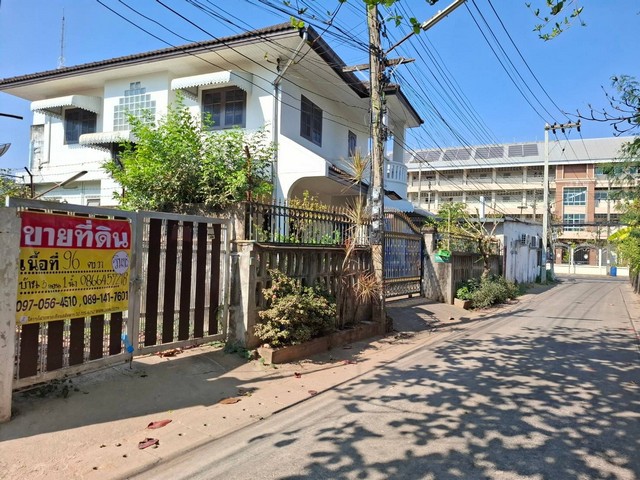 ขายบ้าน 96 ตร.วา  ซ.ศรีชมชื่น 2  ใกล้โรงเรียนอุดรพิทยานุกูล  อุดรธานี   ZP165 