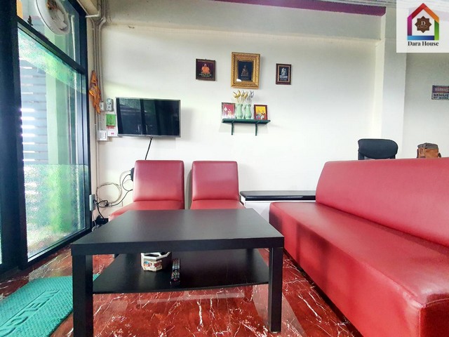อาคารพาณิชย์ อาคารพาณิชย์  จังหวัดนนทบุรี พ.ท. 18 ตรว. 5 นอน 4 BATHROOM 9500000 BAHT. เข้าออกได้หลายทาง