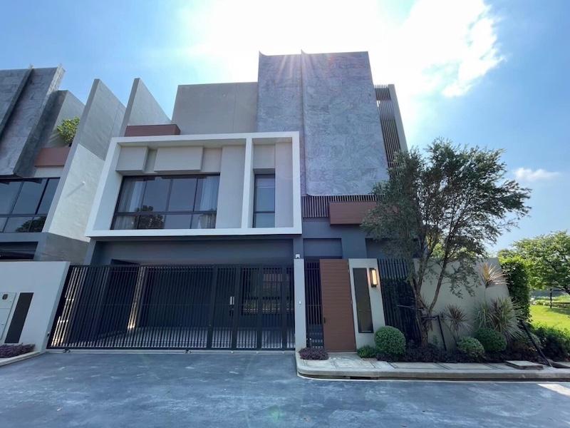 ให้เช่าบ้านเดี่ยว 3 ชั้น โครงการ Bugaan krungthep kreetha มีลิฟท์ วิวสระว่ายน้ำ ใกล้รถไฟฟ้าศรีบูรพา